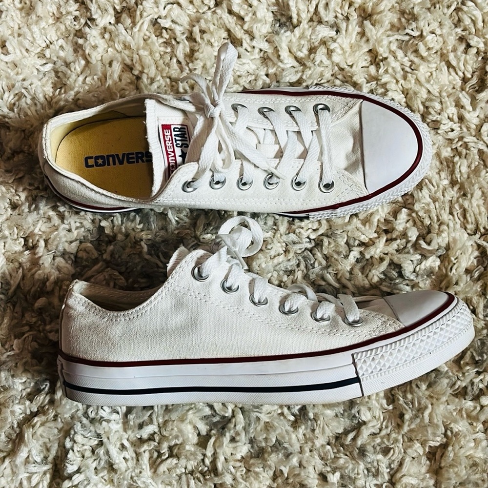 White Converse Sneakers | GUC | chucks